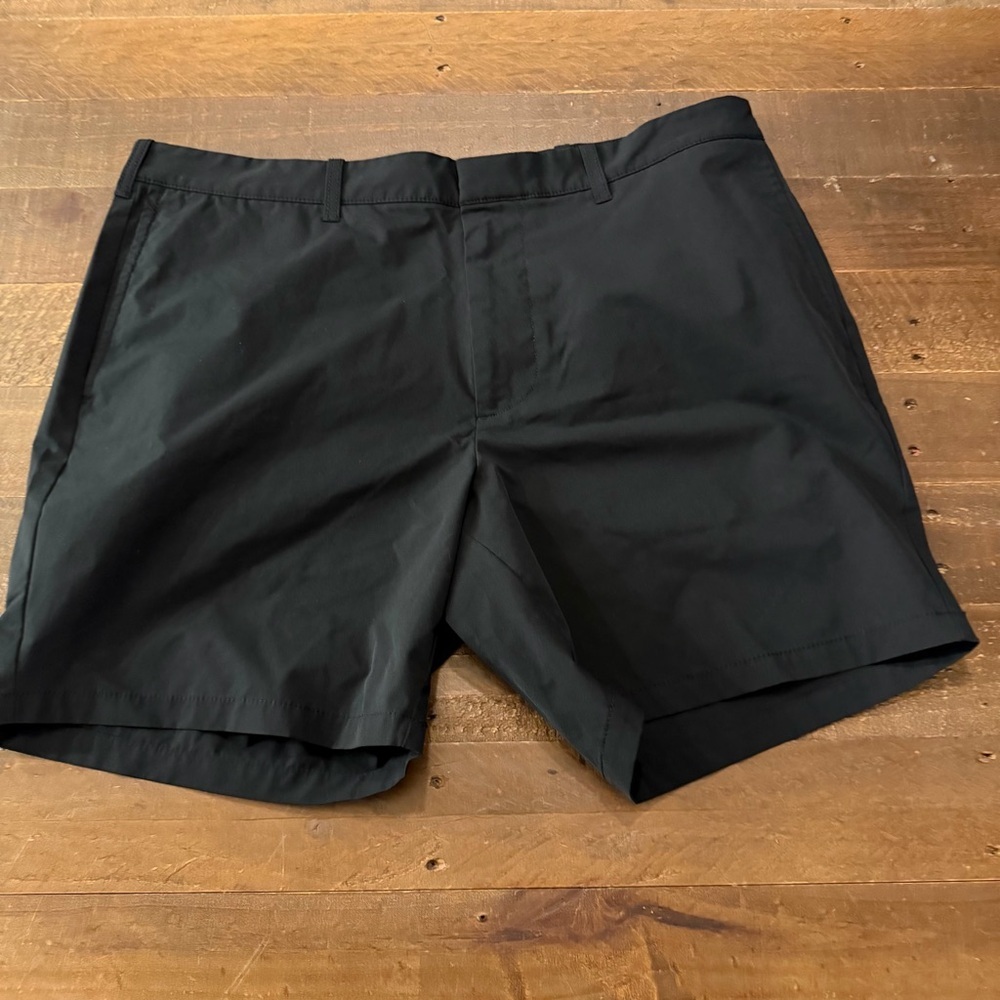 J. Crew Men's Black Flat Front Shorts tech fabric 7” inseam
